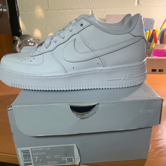 White Nike Air Force 1 - Picture 4 of 10